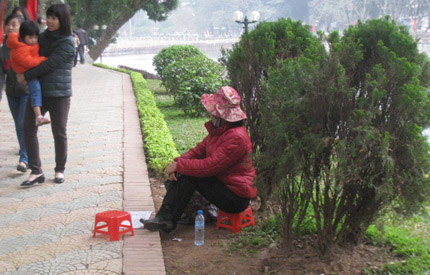 &ldquo;Thầy&rdquo; b&oacute;i dạo v&agrave;o &ldquo;cao điểm&rdquo; kiếm tiền nhờ sự&hellip; nhẹ dạ cả tin 2