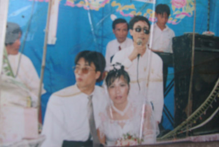 Cảm động th&ocirc;n nữ xinh đẹp quyết x&acirc;y hạnh ph&uacute;c với ch&agrave;ng m&ugrave; ngh&egrave;o kh&oacute; 1