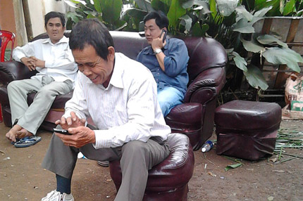 Sự thực đứa bé mồ côi được "thánh nhập" chữa bách bệnh bằng... xoa và vuốt 2