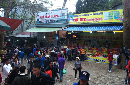 Chuyện về &ldquo;rượu cũ&rdquo; v&agrave; những &ldquo;chiếc b&igrave;nh&rdquo; mới tại Lễ hội ch&ugrave;a Hương 2014 2