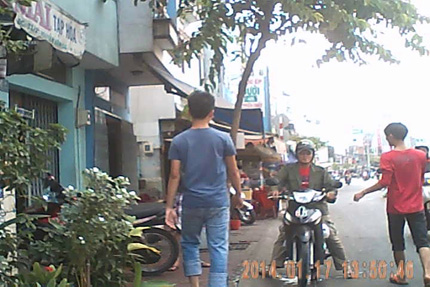 Tấp nập mua bán “cái chết” giữa trung tâm Sài Gòn 2
