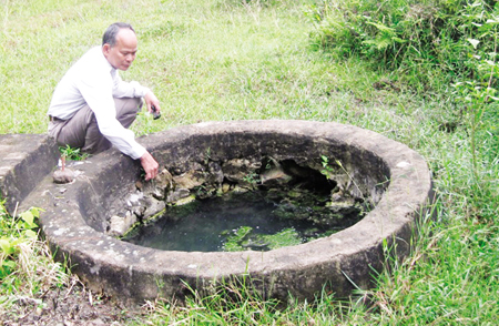 “Giếng thần” trên đỉnh núi thiêng 1