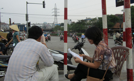 L&ecirc;n s&acirc;n khấu &rdquo;tố&rdquo; m&igrave;nh đ&aacute;nh vợ 1