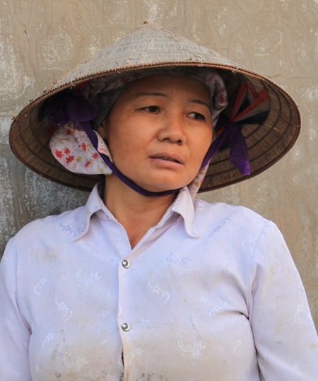 H&agrave;ng trăm d&acirc;n ngh&egrave;o bỗng dưng th&agrave;nh con nợ 1