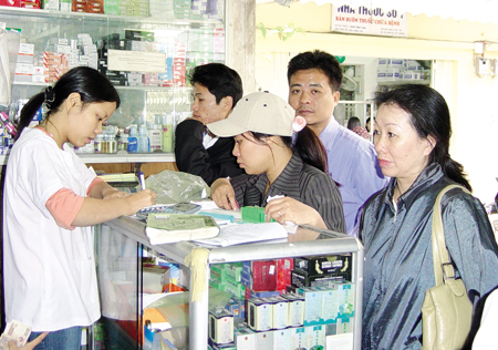 Bộ trưởng Y tế trả lời chất vấn trước Quốc hội: T&aacute;ch bạch quản l&yacute; gi&aacute; thuốc 1