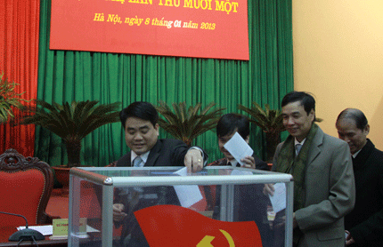 H&agrave; Nội lấy t&iacute;n nhiệm l&atilde;nh đạo chủ chốt: Kh&ocirc;ng ai xuất sắc 100% 1