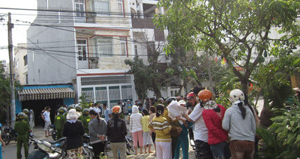 H&agrave;ng trăm tiểu thương mất tiền tỷ v&igrave; hụi 1