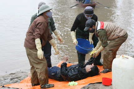 Sập gi&agrave;n gi&aacute;o cầu, 3 người tử nạn 1