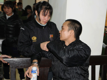 Vợ "s&aacute;t thủ cuồng d&acirc;m" lần đầu trải l&ograve;ng chuyện kh&oacute; n&oacute;i  1