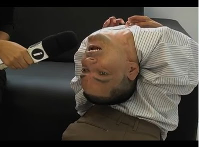 Nghị lực phi thường của diễn giả dị tật đầu lộn ngược 10 Nghị lực phi thường của diễn giả dị tật đầu lộn ngược 10