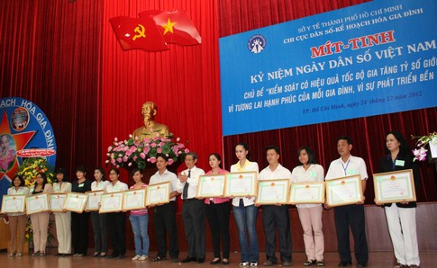 Tuyên dương người làm công tác dân số 3 Tuyên dương người làm công tác dân số 3