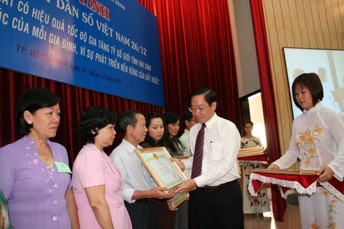 Tuyên dương người làm công tác dân số 4 Tuyên dương người làm công tác dân số 4