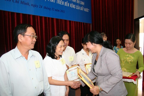 Tuyên dương người làm công tác dân số 6 Tuyên dương người làm công tác dân số 6