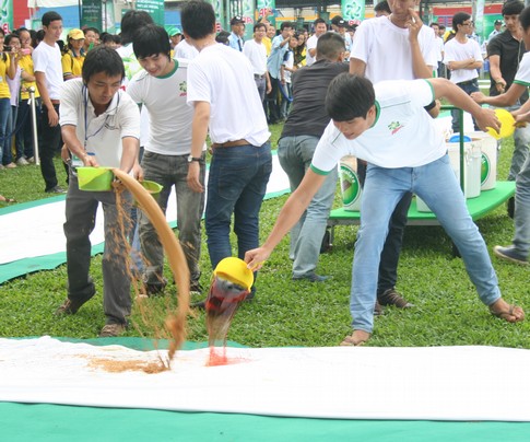 Ngạc nhiên bột giặt xác lập kỷ lục thế giới 2