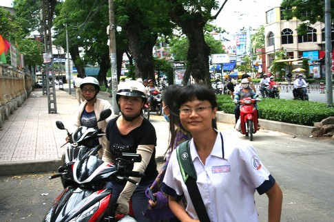 Muôn cảnh cha mẹ thấp thỏm chờ con "vượt vũ môn" 11