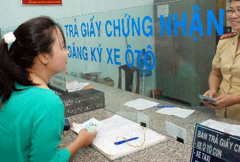 TPHCM: Trả giấy đăng ký xe tận nhà theo yêu cầu 1