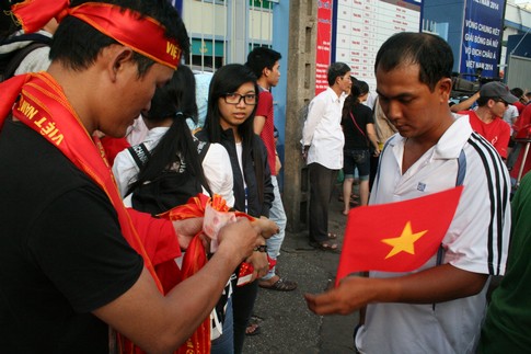 Khán giả nồng nhiệt cổ vũ Tuyển nữ Việt Nam 5