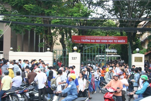 Hành xử lạ lùng, thí sinh bị kỷ luật 2