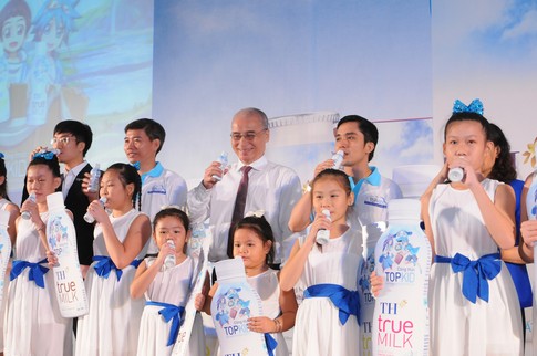 Trẻ 3 tuổi cao 0,85m th&igrave; trưởng th&agrave;nh chỉ cao hơn 1,6m một ch&uacute;t 3