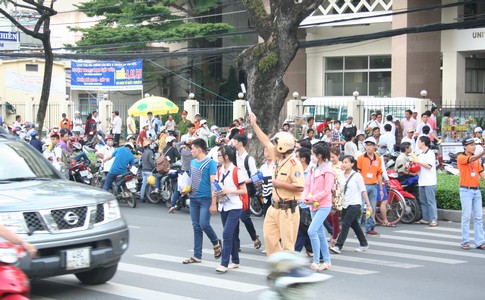 Hành xử lạ lùng, thí sinh bị kỷ luật 1
