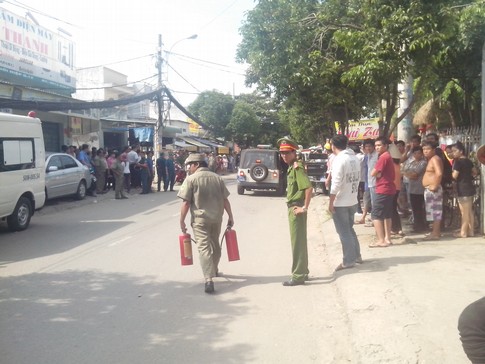 TPHCM: Giải cứu con tin th&agrave;nh c&ocirc;ng bằng đạn hơi cay 3