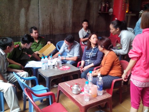 Một tiệm b&aacute;n phụ liệu uốn t&oacute;c sơn m&oacute;ng tay ch&aacute;y dữ dội, 7 người thiệt mạng. 2