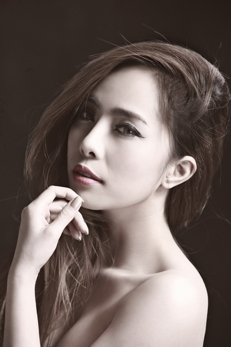 Quỳnh Nga n&otilde;n n&agrave; hơn cả Ngọc Trinh 3