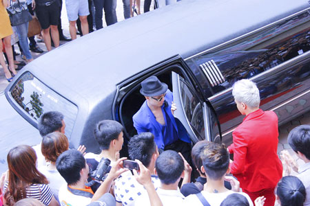 Thanh Hằng cưỡi Limousine đến casting Vietnam’s Next Top Model 4