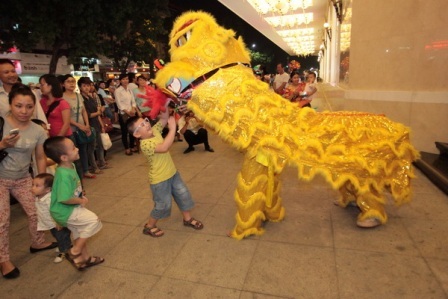 Con gái người mẫu Thúy Hằng đoạt giải 3 cuộc thi "Họa sĩ đèn lồng" 3