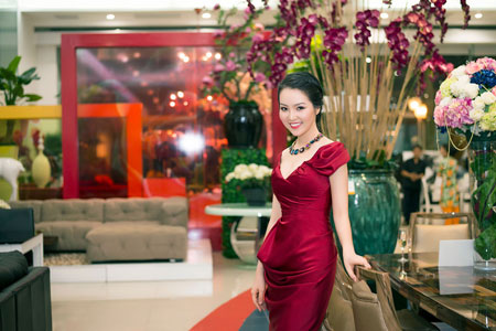 Hoa hậu Thùy Lâm và chồng nổi bật giữa dàn sao ở Hà Nội 10
