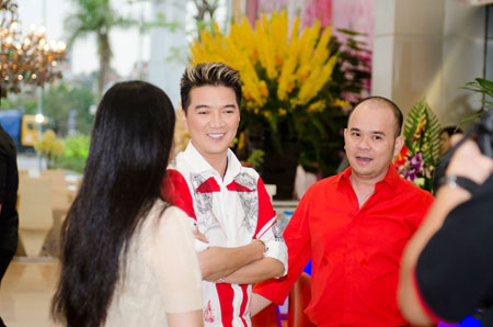 Hoa hậu Thùy Lâm và chồng nổi bật giữa dàn sao ở Hà Nội 9