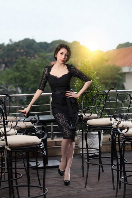 Thủy Ti&ecirc;n khoe lưng trần v&agrave; h&igrave;nh xăm mới 10