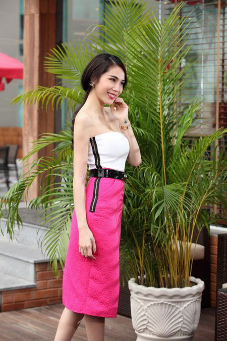 Thủy Ti&ecirc;n khoe lưng trần v&agrave; h&igrave;nh xăm mới 4