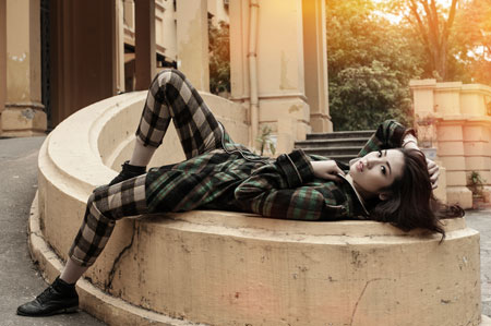 Phong c&aacute;ch thời trang đường phố "cực chất" của &Aacute; hậu T&uacute; Anh 3