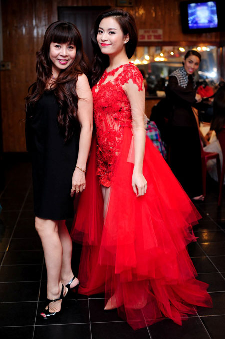 Ho&agrave;ng Th&ugrave;y Linh khoe ch&acirc;n nuột n&agrave; ở B&agrave;i h&aacute;t y&ecirc;u th&iacute;ch 5