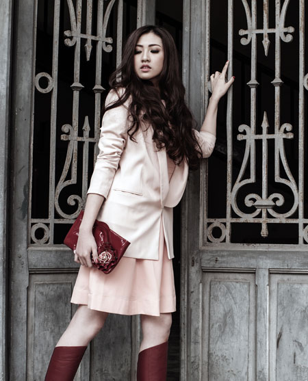 Phong c&aacute;ch thời trang đường phố "cực chất" của &Aacute; hậu T&uacute; Anh 7