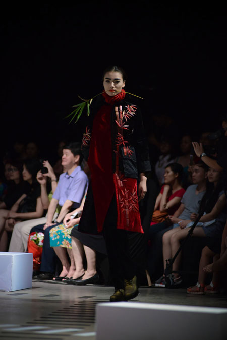 Ngọc Hân trình diễn thời trang cao cấp của NTK Minh Hạnh 7