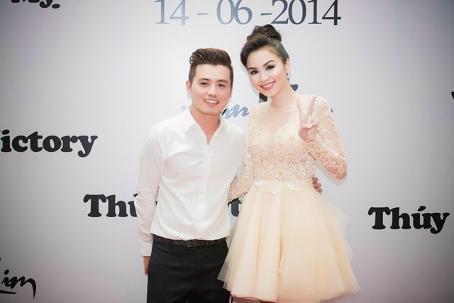 Hoa hậu Diễm Hương xuất hiện xinh đẹp tại Hà Nội 8