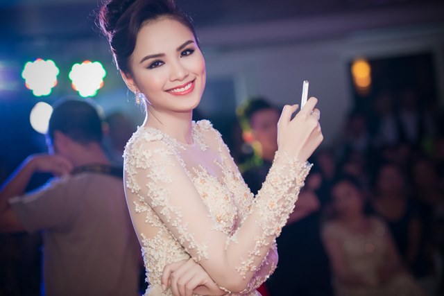 Hoa hậu Diễm Hương xuất hiện xinh đẹp tại Hà Nội 7