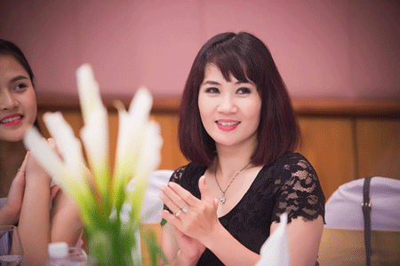 Hoa hậu Nguyễn Thị Huyền nổi bật với vẻ xinh đẹp quý phái 12