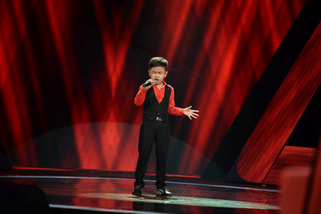 Cậu bé hát Giấc mơ Chapi "đốn tim" khán giả vì quá nghệ sĩ 1 Cậu bé hát Giấc mơ Chapi "đốn tim" khán giả vì quá nghệ sĩ 1