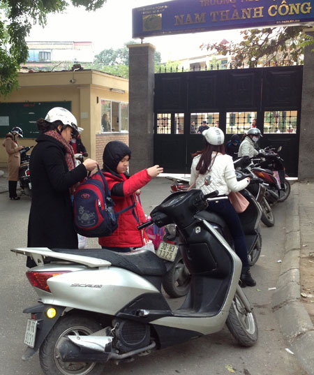 H&agrave; Nội: Gi&aacute;o vi&ecirc;n, phụ huynh "chết dở" v&igrave; nhiệt độ 9,9 độ C  1