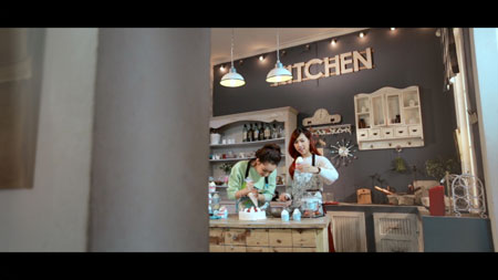 Anna Trương khoe vẻ đẹp trong sáng trong MV Valentine 4