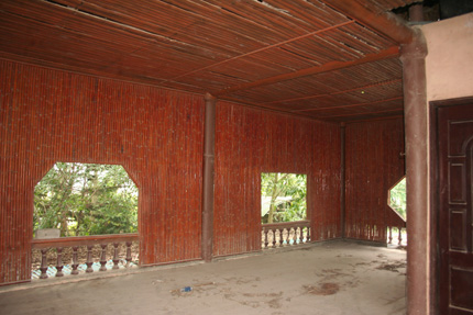 Tận thấy "ng&ocirc;i nh&agrave; ma" ở H&ograve;a B&igrave;nh 10