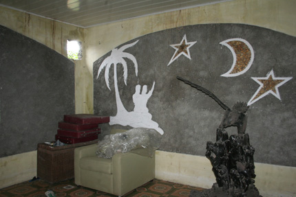 Tận thấy "ng&ocirc;i nh&agrave; ma" ở H&ograve;a B&igrave;nh 13