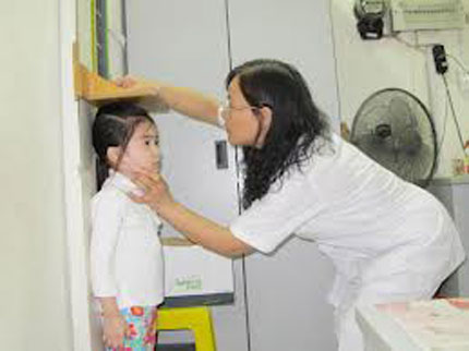 Nguy&ecirc;n nh&acirc;n khiến trẻ dậy th&igrave; muộn 1