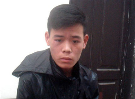 Thanh ni&ecirc;n 18 tuổi k&eacute;o l&ecirc; cảnh s&aacute;t H&agrave; Nội tr&ecirc;n đường 1