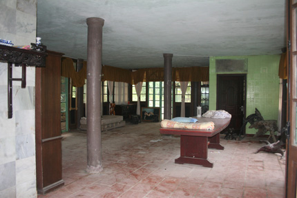 Tận thấy "ng&ocirc;i nh&agrave; ma" ở H&ograve;a B&igrave;nh 5