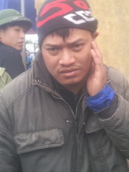 Đắng l&ograve;ng c&aacute;i chết của người bố đi bắt lươn nấu ch&aacute;o cho con 2