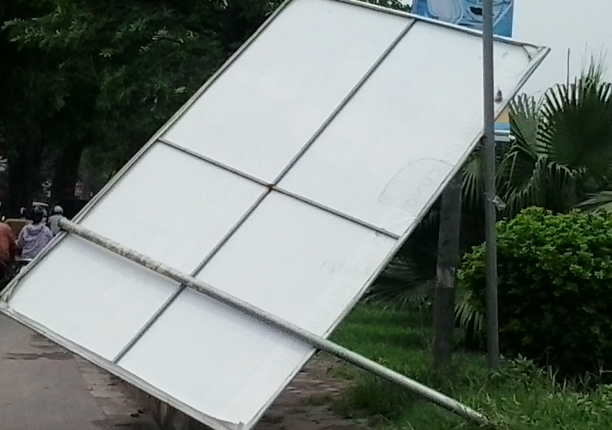 H&agrave; Nội: Một ng&agrave;y sau trận lốc kinh ho&agrave;ng 5